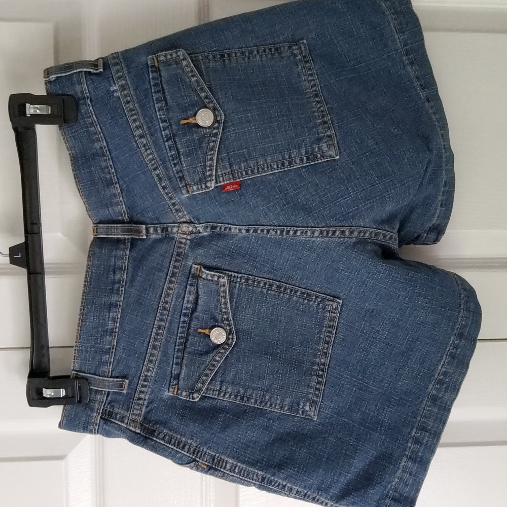 Shorts - Picture 2 of 3